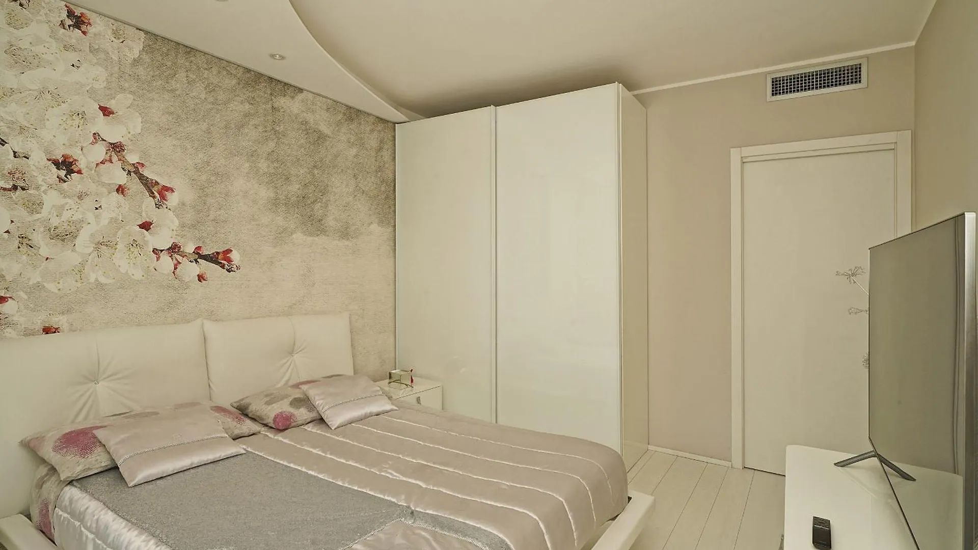 La Castellana C89 By Wonderful Italy Daire Sirmione